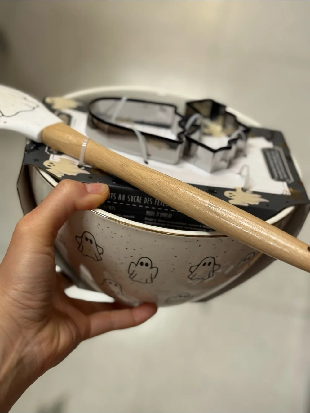 Ghost Pattern Ceramic Mixing Bowl with Wooden Handle Spatula - White